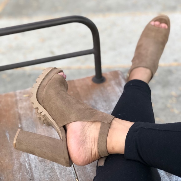 Taupe Faux Suede Chunky heels - Picture 4 of 5